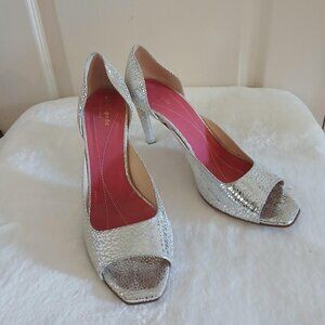 Kate Spade Lara Cracked Silver Leather Peep Toe Pump Size 8.5 Made in Italy